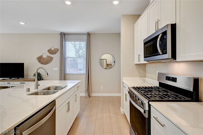 Building Photo - 10029 Luna River Ave