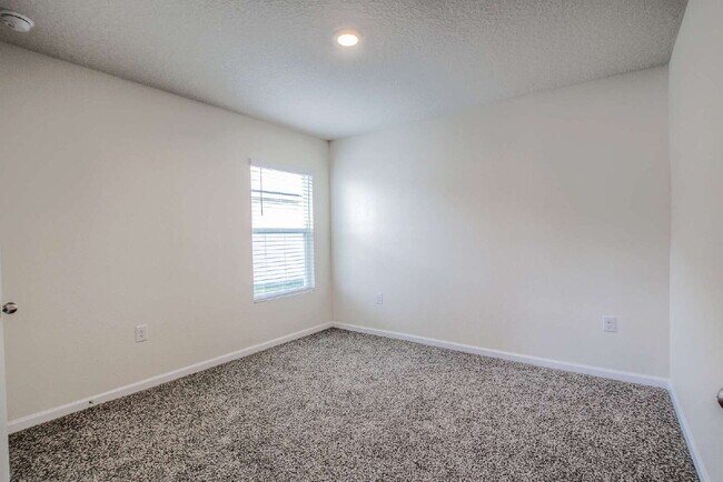 Building Photo - For Rent- 2nd month FREE Rent