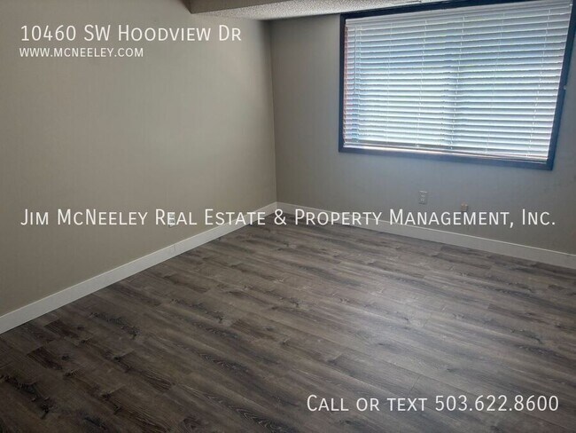 Building Photo - 10460 SW Hoodview Dr