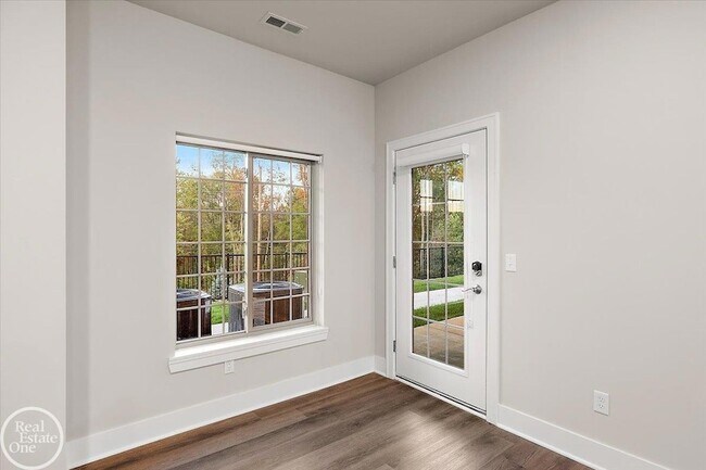Building Photo - 2850 Barrington Square
