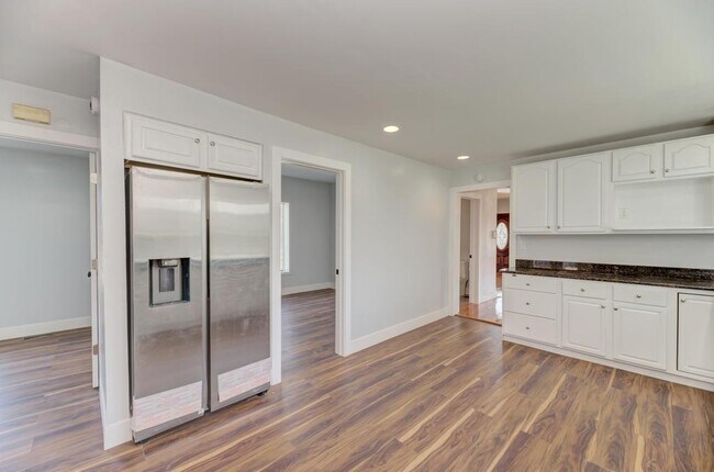 Building Photo - 1400 N 22nd Ave