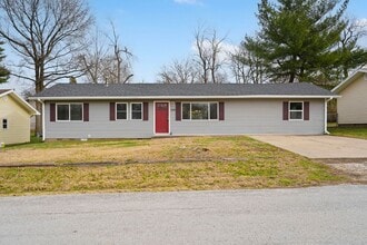 Building Photo - Newly Remodeled | 4 Bedroom | 3 Bathroom | 2 Ensuite's | Nixa, MO School District!