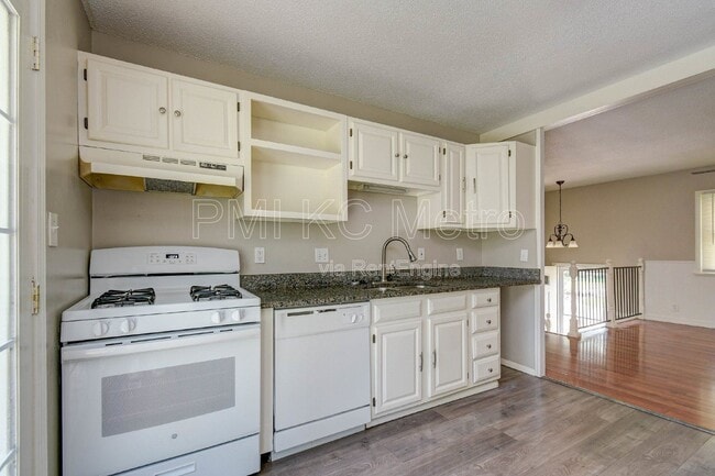 Building Photo - 18410 Shoshone Dr