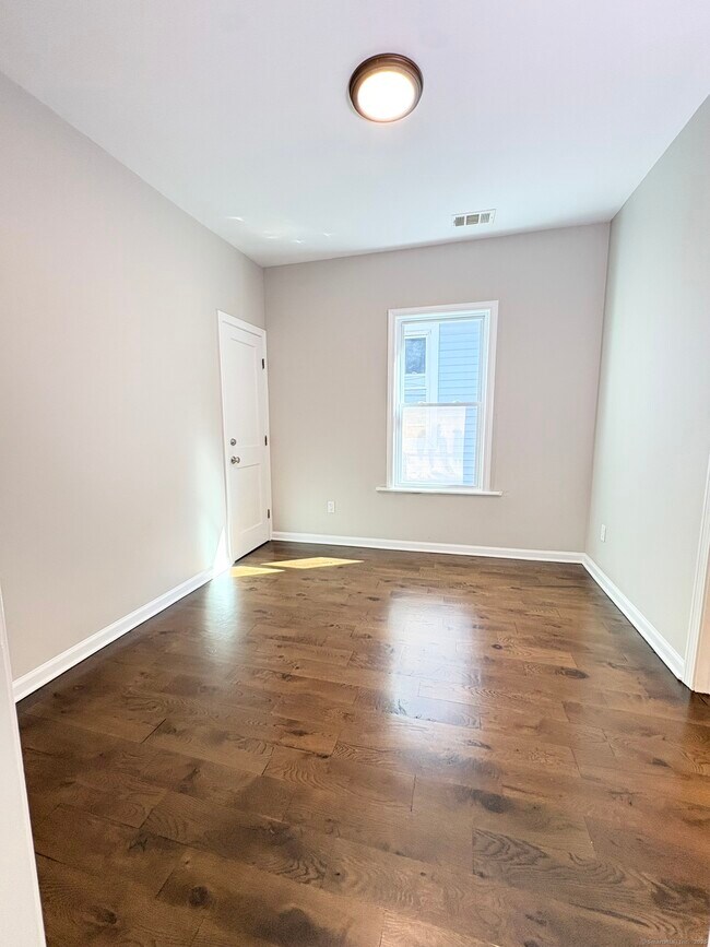 Building Photo - 126 Burroughs St