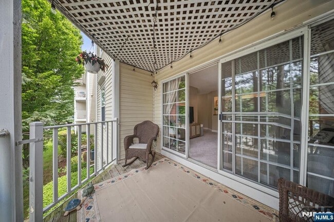 Building Photo - 446 Poets Way