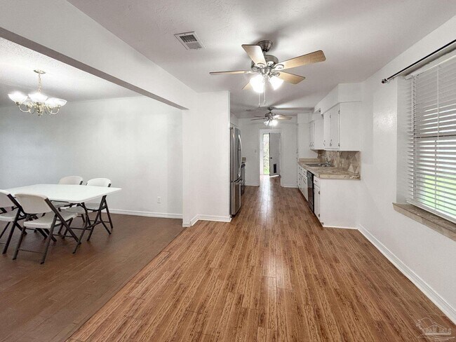 Building Photo - 10860 Berryhill Rd