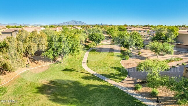 Building Photo - 1522 E Hummingbird Way