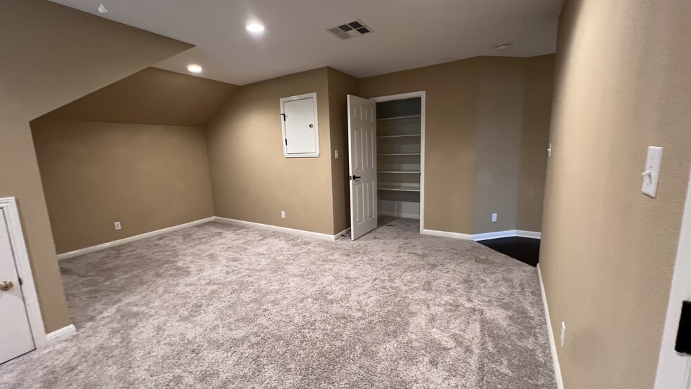 Bonus game room/gym - 18439 Rogers Bend