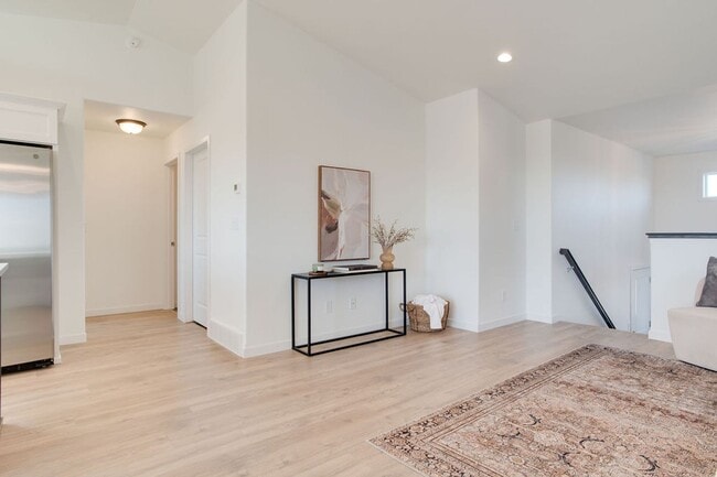 Building Photo - 3 Bed 3 Bath Single Family Home