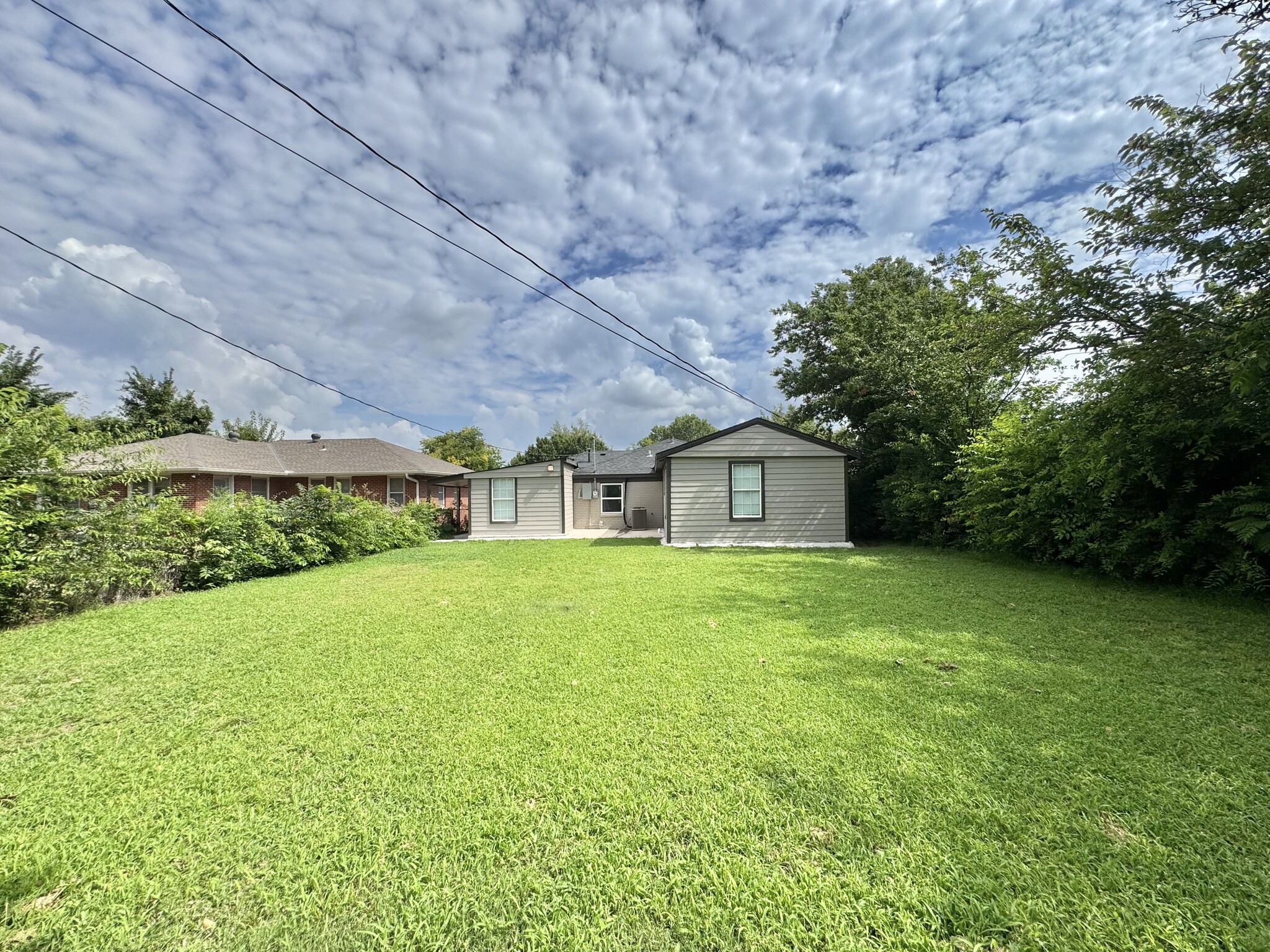 Building Photo - 2144 Westchester Dr