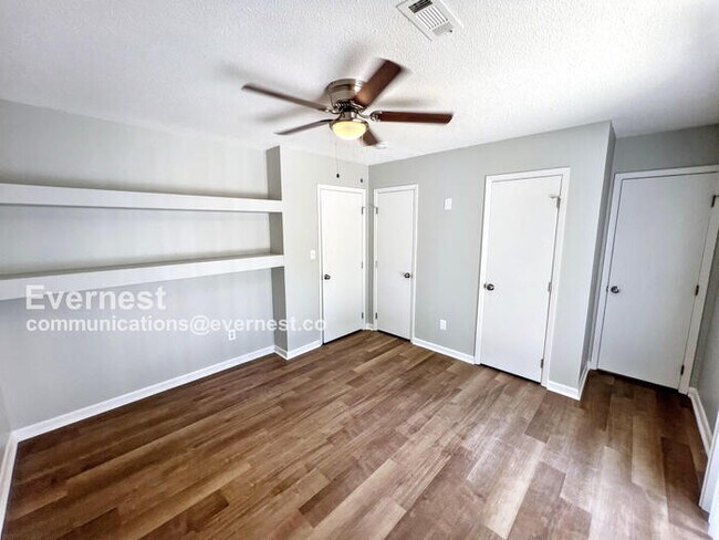 Building Photo - 14005 Glenview Dr SW
