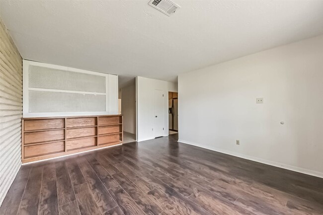 Building Photo - 1124 Helen Dr
