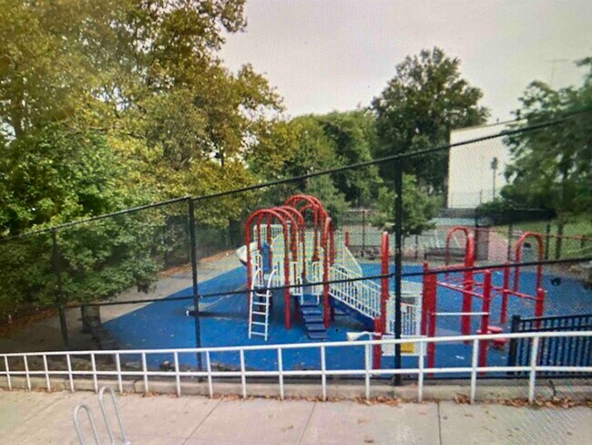 Building Photo - 151 Bleecker St