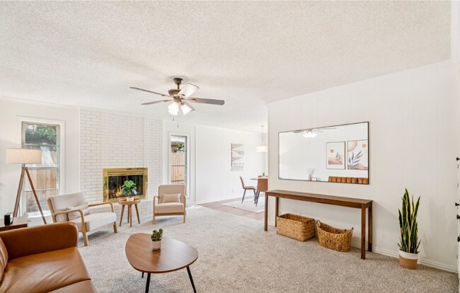 Building Photo - 3 Bed / 2 Bath in Central Tulsa!