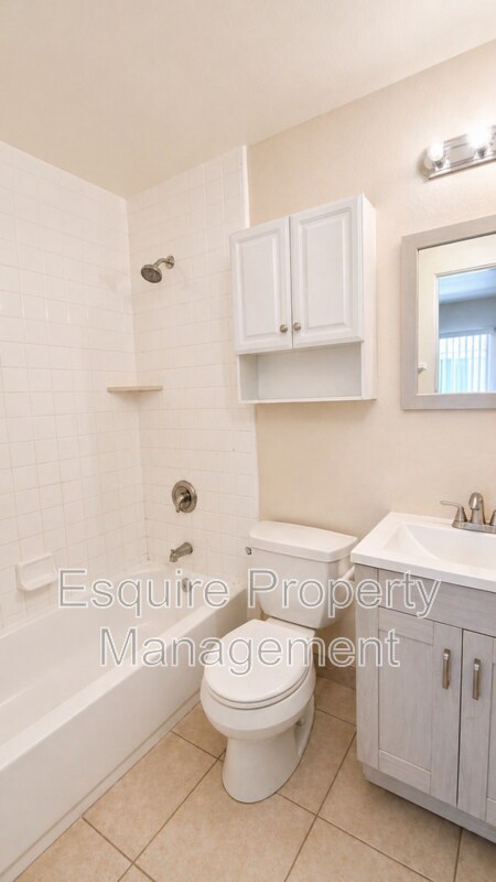 Building Photo - 731 S F St