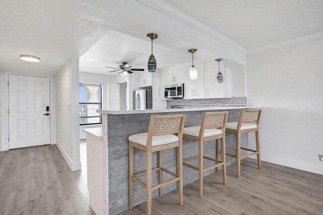 Building Photo - 1631 Riverview Rd