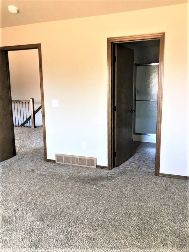 Building Photo - Spacious, Modern East Side Town Home