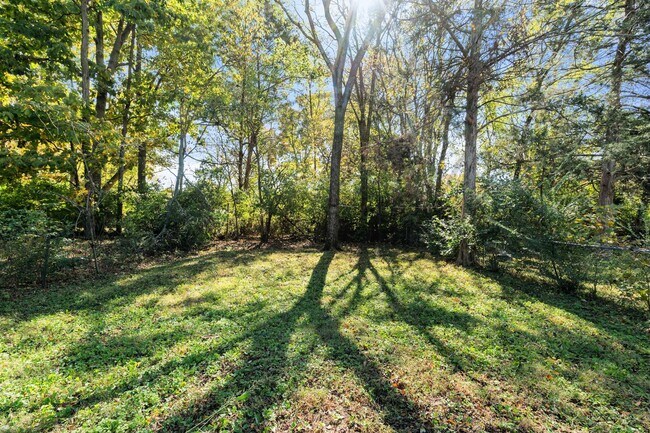 Building Photo - On Special: Two Bedroom Duplex in Hermitage!