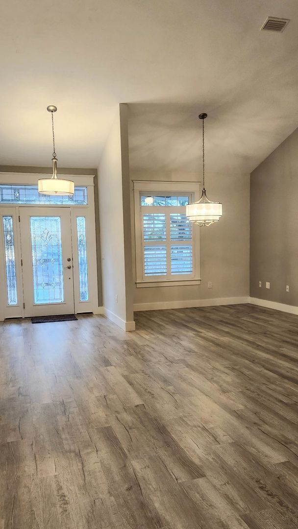 Building Photo - Beautifully updated 3-bedroom, 2.5-bath home in a picturesque country setting