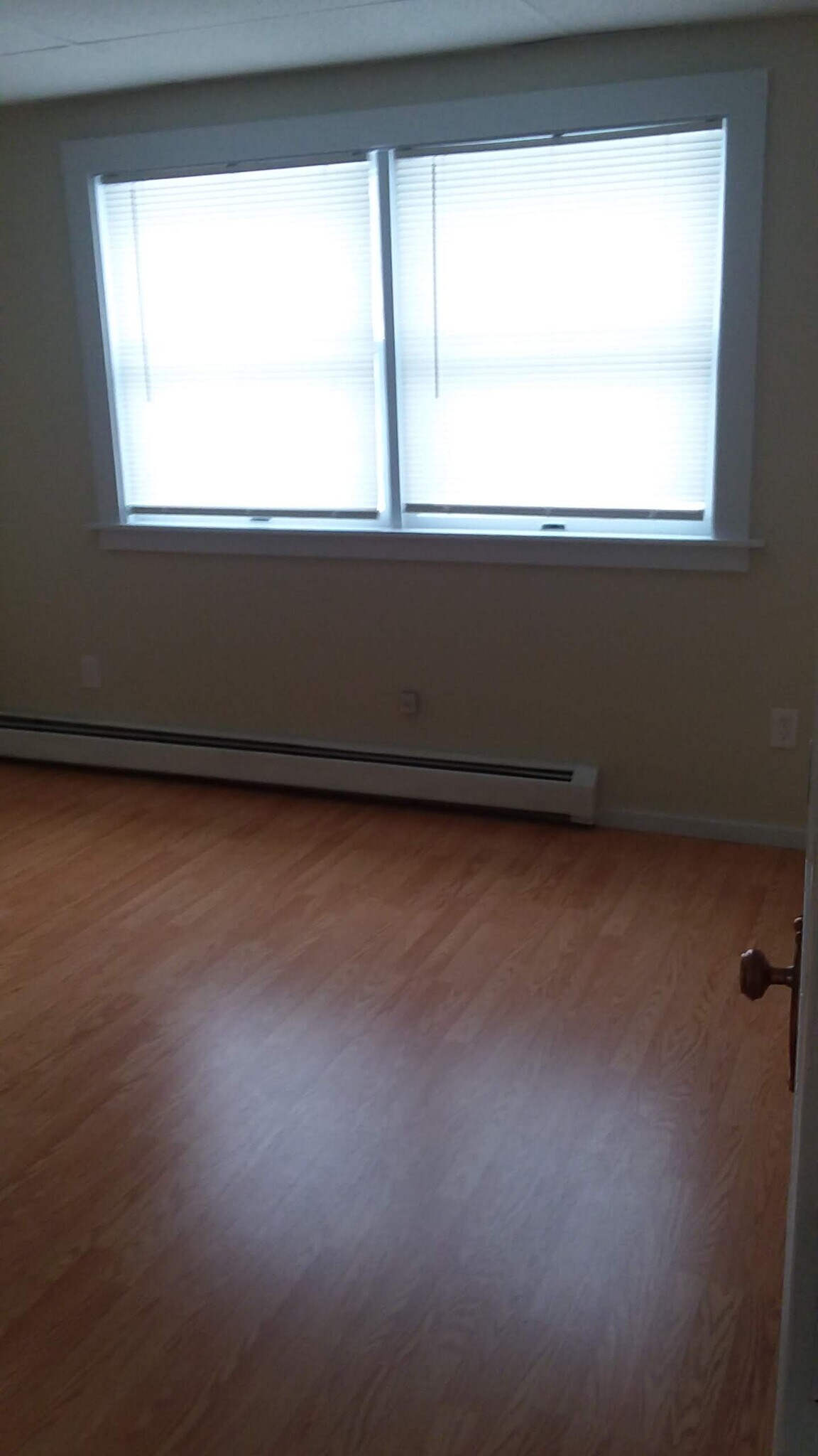 Building Photo - 208 Village View St