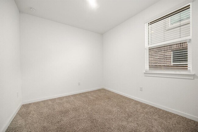 Building Photo - 904 Balsora Cv