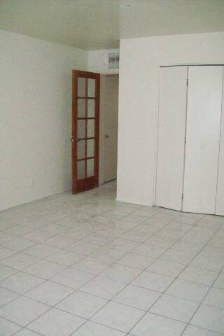 Building Photo - 1018 W 12th Pl