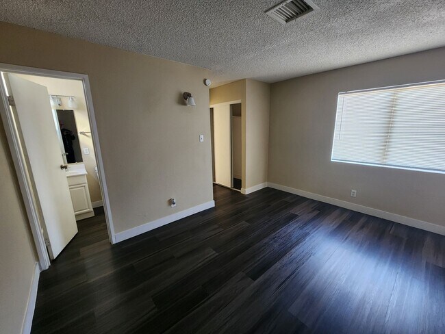 Building Photo - 1705 Breckenwood Ct