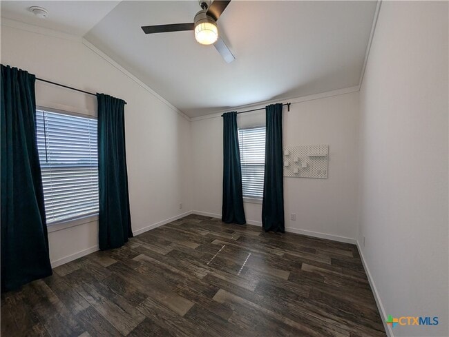 Building Photo - 120 Water Hole Ln