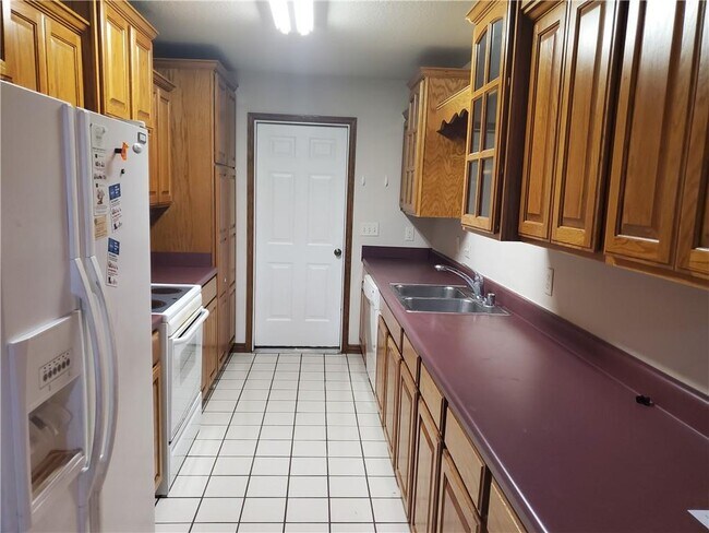 Building Photo - 2932 E Sterling Ct