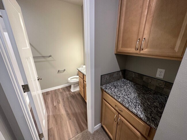 Building Photo - NEW 4 Bedroom / 4.5 Bath Townhome. A/C in every bedroom