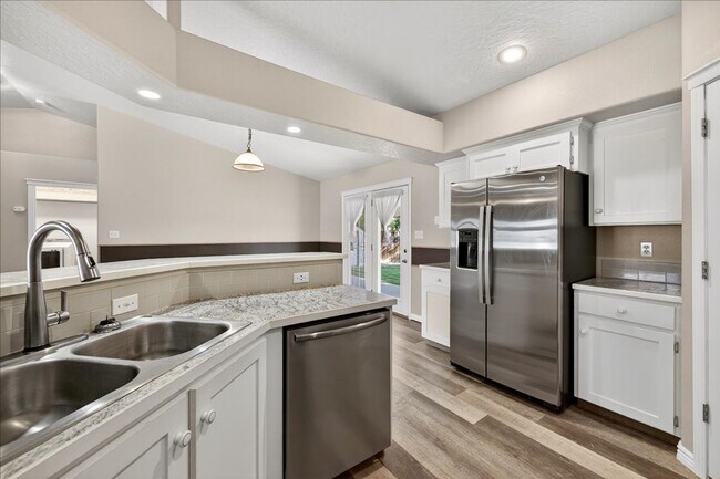Building Photo - Bright & Cozy Home on a Quiet Cul-de-Sac