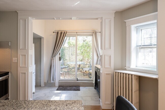 Building Photo - 34 Thorndike St