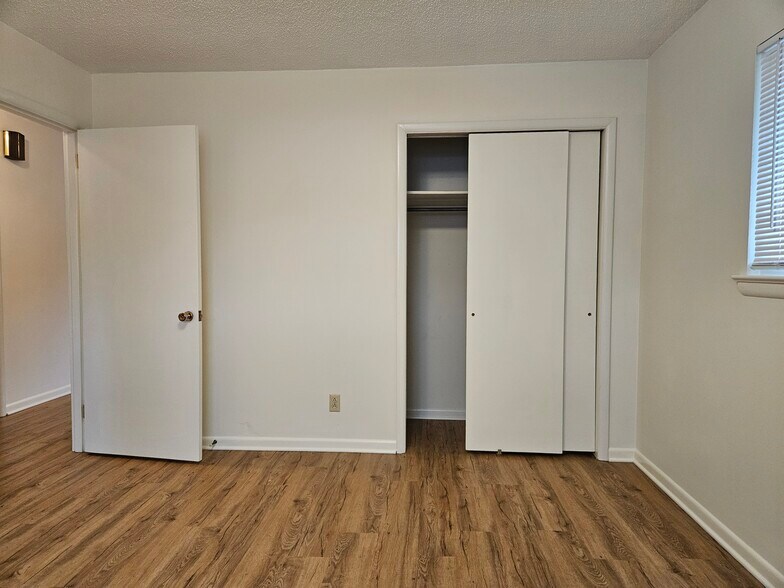 Building Photo - 303 S Germantown Rd