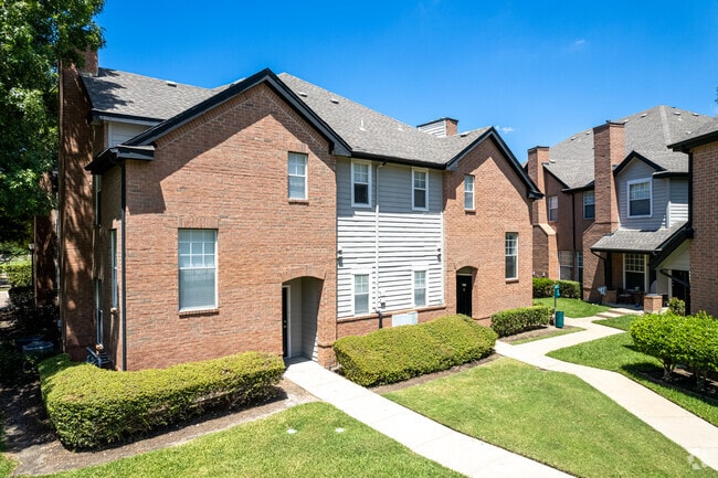 Building Photo - Towns of Chapel Hill