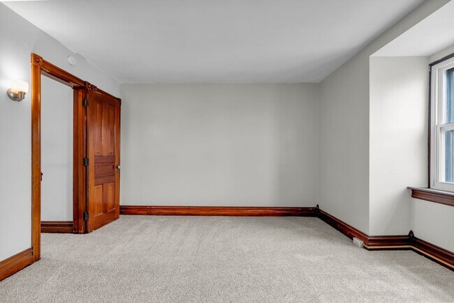 Building Photo - 325 1/2 N. Franklin St