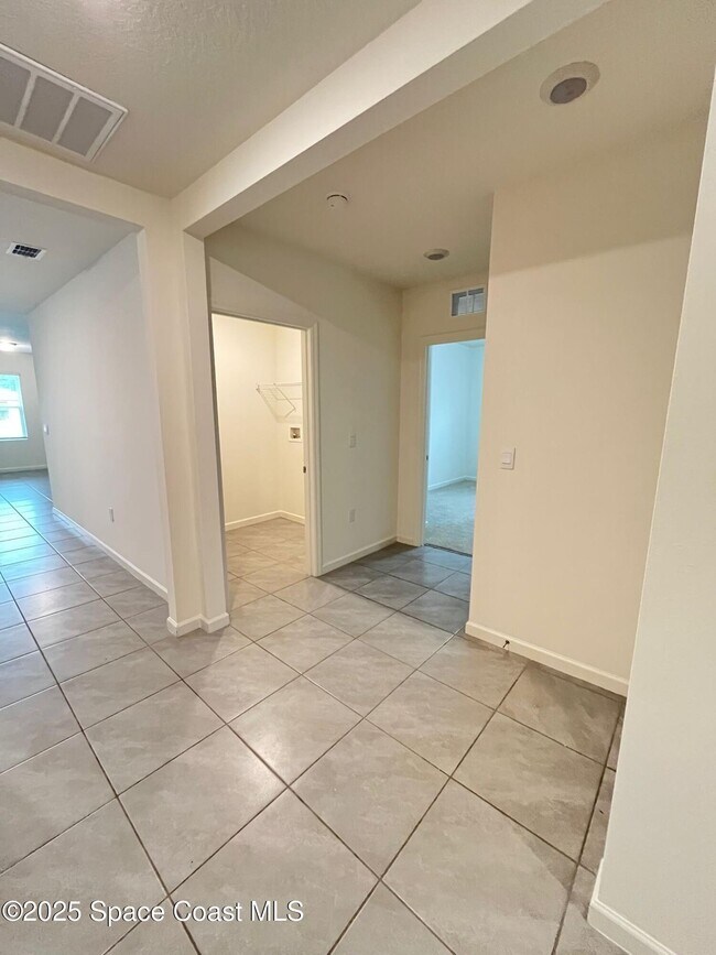 Building Photo - 1570 San Filippo Dr SE