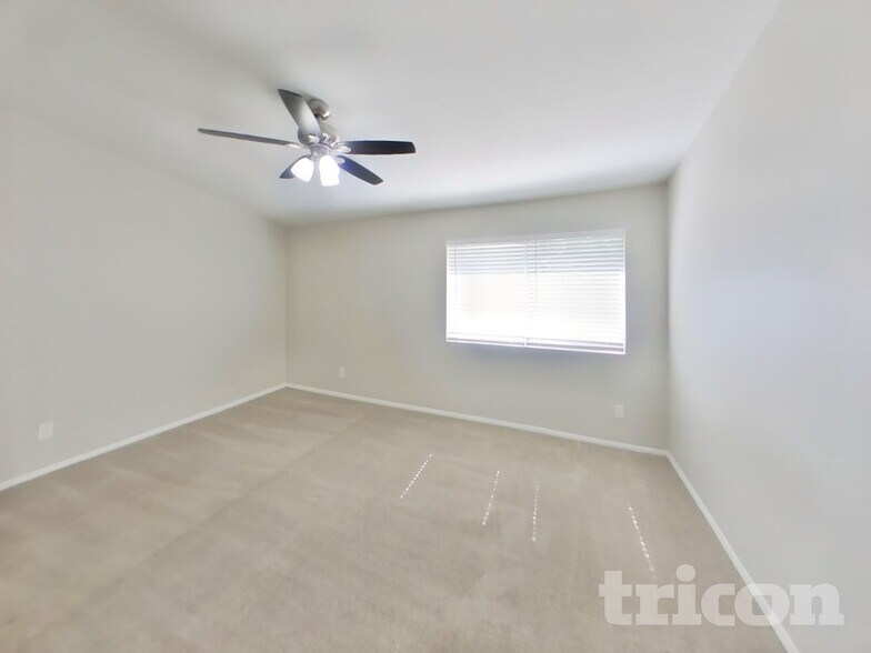 Building Photo - 4432 N 86th Dr