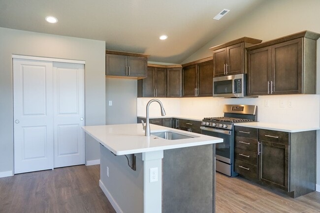 Building Photo - 3 Bedroom, 2 Bath Home  Built in 2022 - Po...