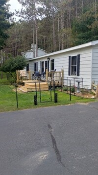 Building Photo - Rare Seasonal Frankfort Find-Fully Furnished!