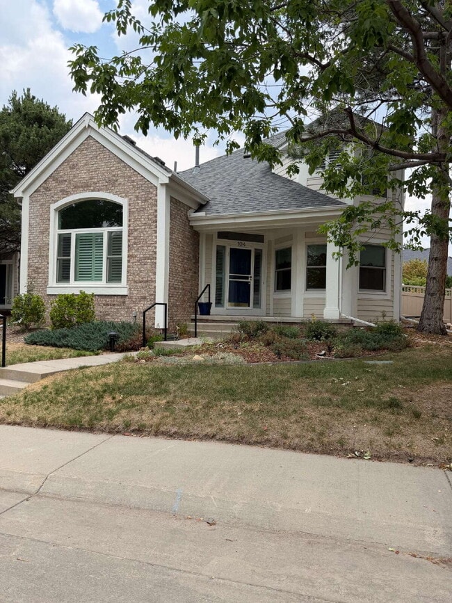 Building Photo - Don’t Miss out on this 4-bedroom 3 bath home in the gated Lighthouse Villas Community.