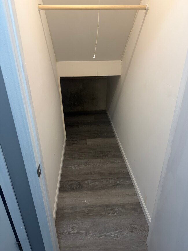 Building Photo - 1155