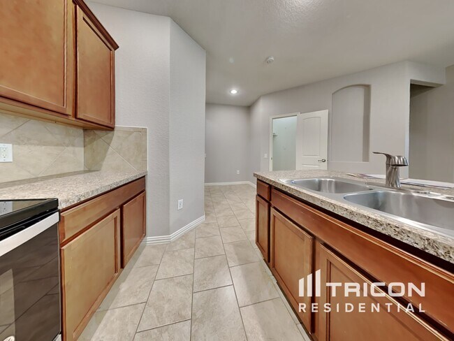Building Photo - 5907 Cielo Ranch