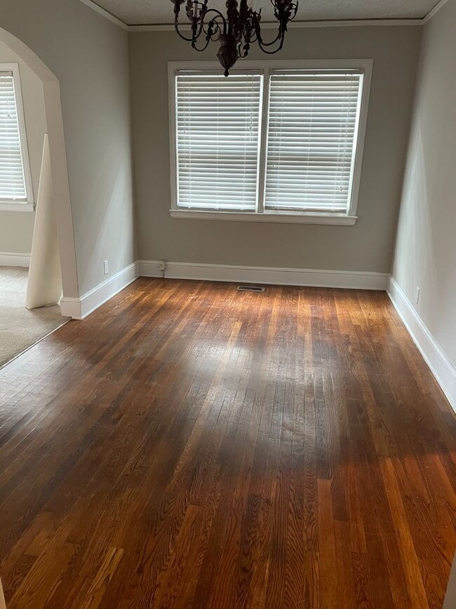 Building Photo - Special One Month Free -Renovated Great Tw...