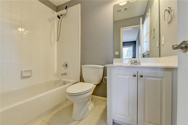 Building Photo - 1515 Boomer Cir