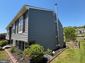Building Photo - 25936 Largo Ct