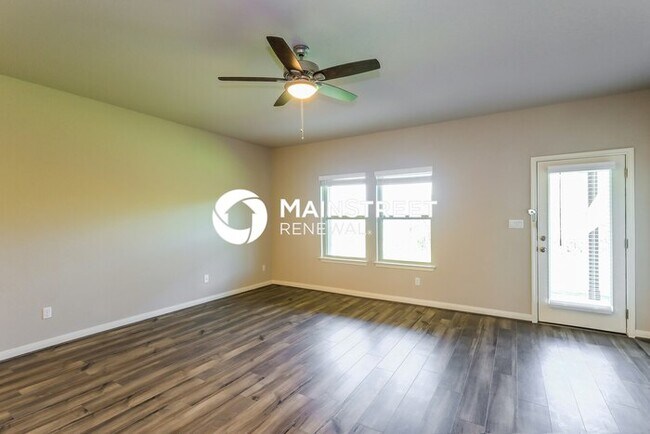 Building Photo - 4 Bedroom Pet-Friendly Home in San Antonio, TX with Main Street Renewal