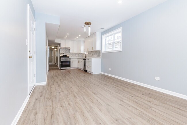 Building Photo - 1343 W 31st St