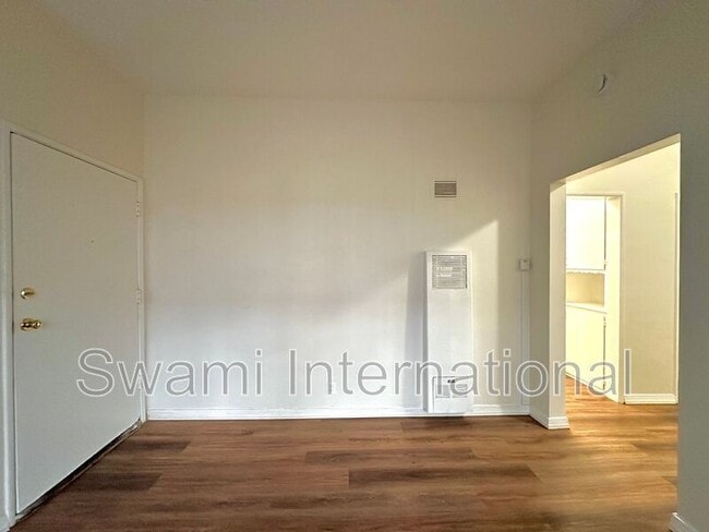 Building Photo - 1665 W 182nd St