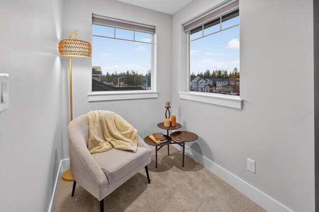 Building Photo - Attractive Modern Easton 3 Bedroom Home