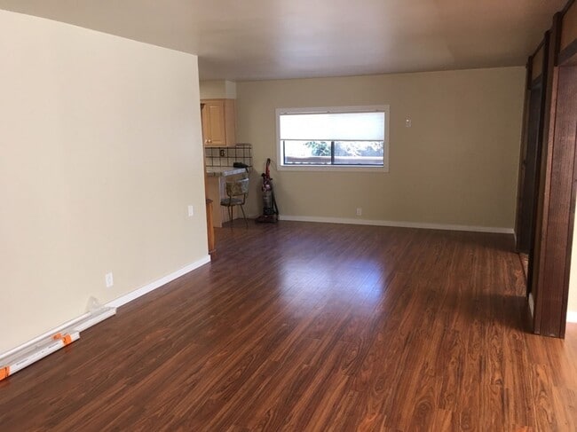 Building Photo - Spacious Clearlake Home